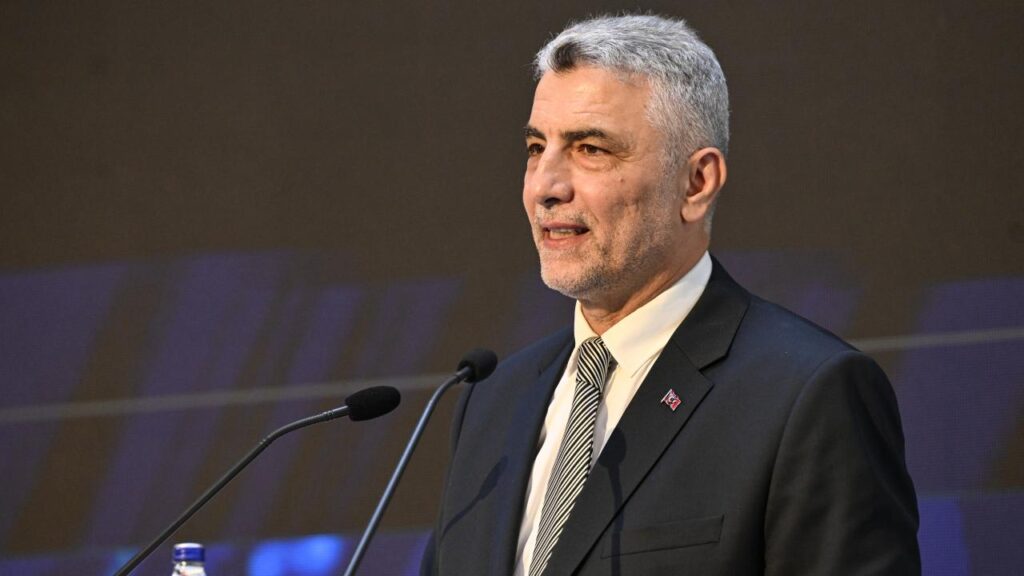 Bakan Bolat: Türkiye tekstilde dünya ticaretinde yüzde 4 pay alıyor!