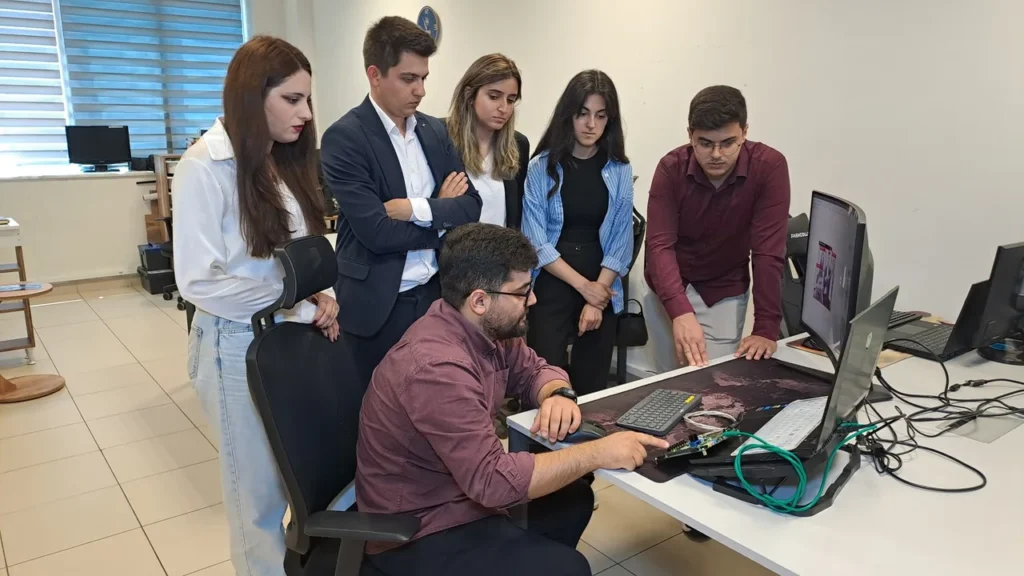 SAÜ Teknokent'te yerli yapay zeka çipi geliştiriliyor