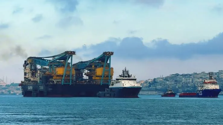 İstanbul Boğazı 14 saat gemi trafiğine kapatıldı!