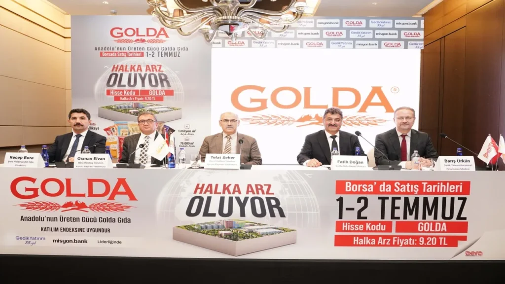 Golda Gıda, halka arz kapsamında 1-2 Temmuz'da talep toplayacak. Golda Gıda'nın halka arz sürecine ilişkin detaylar, Bera Holding Yönetim Kurulu Başkan Yardımcısı Telat Seher (ortada), Golda Gıda Genel Müdürü Fatih Doğan (sağ 2), Misyon Yatırım Bankası Yatırım Bankacılığı ve Kurumsal Finansman Müdürü Taylan Özgür Toprak ile Gedik Yatırım Kurumsal Finansman Müdürü Barış Ürkün'ün (sağda) katılımıyla İstanbul'da düzenlenen basın toplantısında paylaşıldı. ( AA - Anadolu Ajansı )