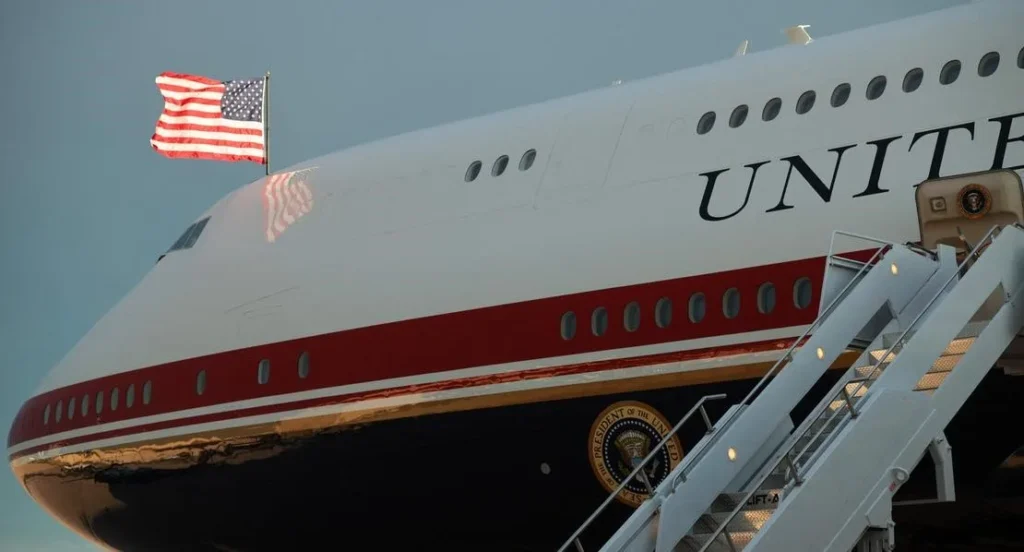Trump'ı taşıyan "Air Force One" hangi özelliklere sahip?